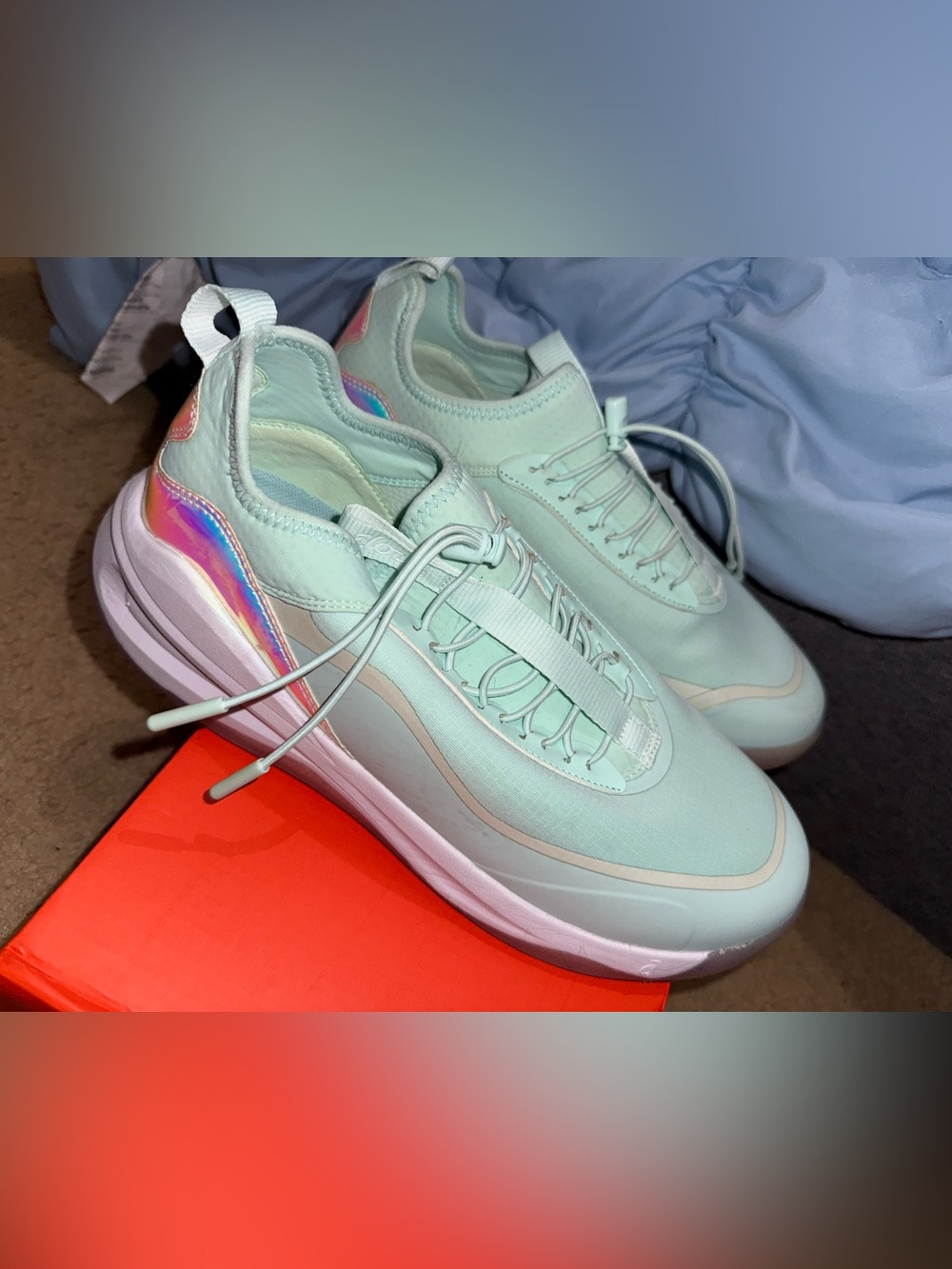 Clove Aeros Vapor Mint Green Holographic Sneakers